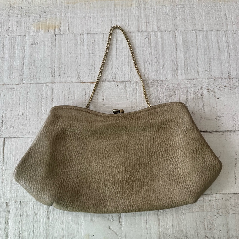 Vintage‎ Leather Kiss Lock Purse Gold Chain Strap Tan Pebbled Unlined Feminine